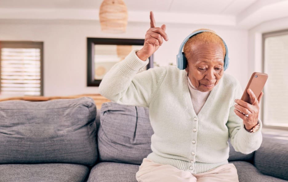 Man using an app while sitting on the sofa.